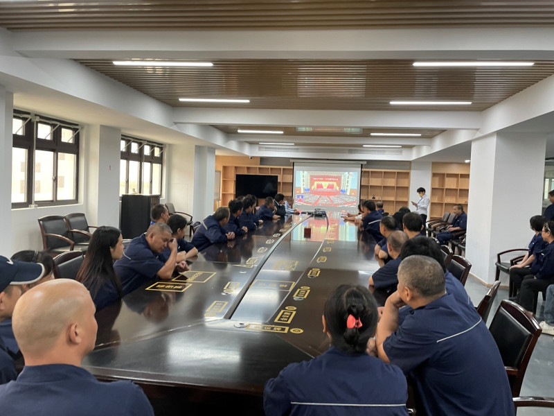 122cc太阳集成游戏电气集团组织集中收看党的二十大开幕会盛况